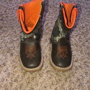Boys size 4 toddler cowboy boots.